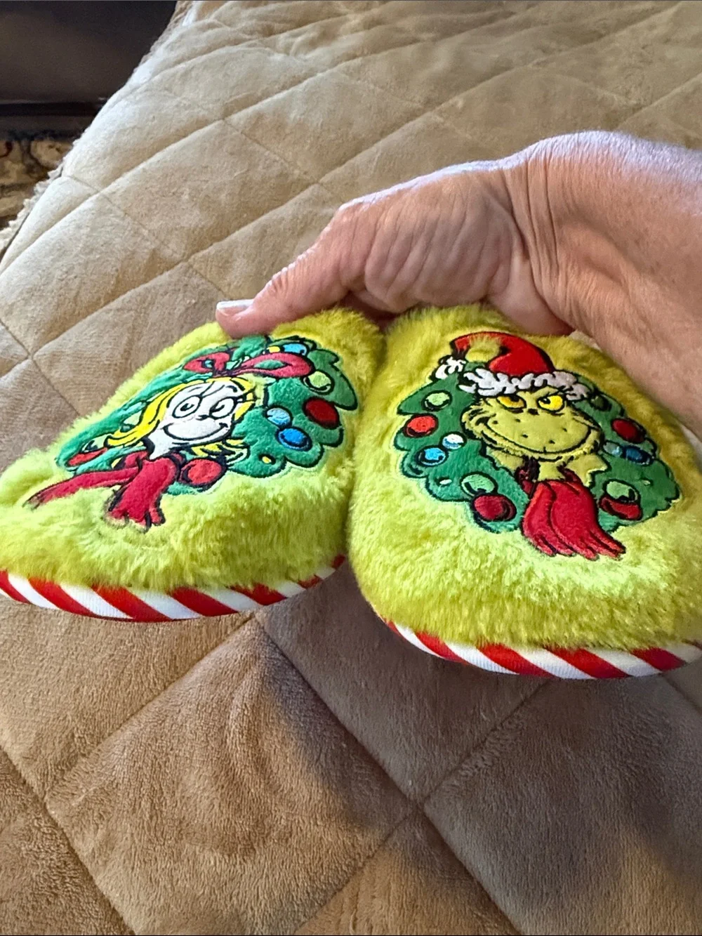 Kids Grinch Slippers, NWOT